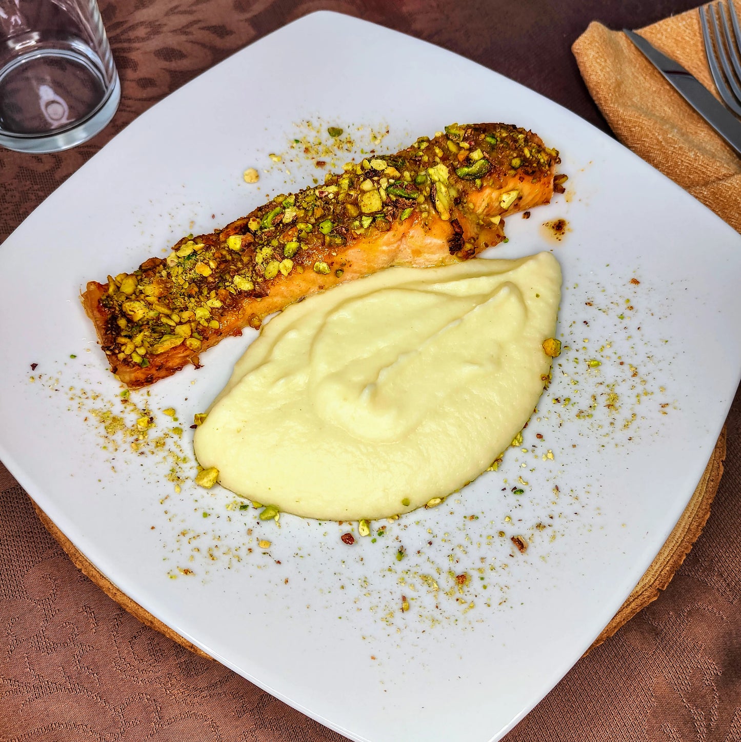 Lombo de Salmão com Pistachios e Puré Leve